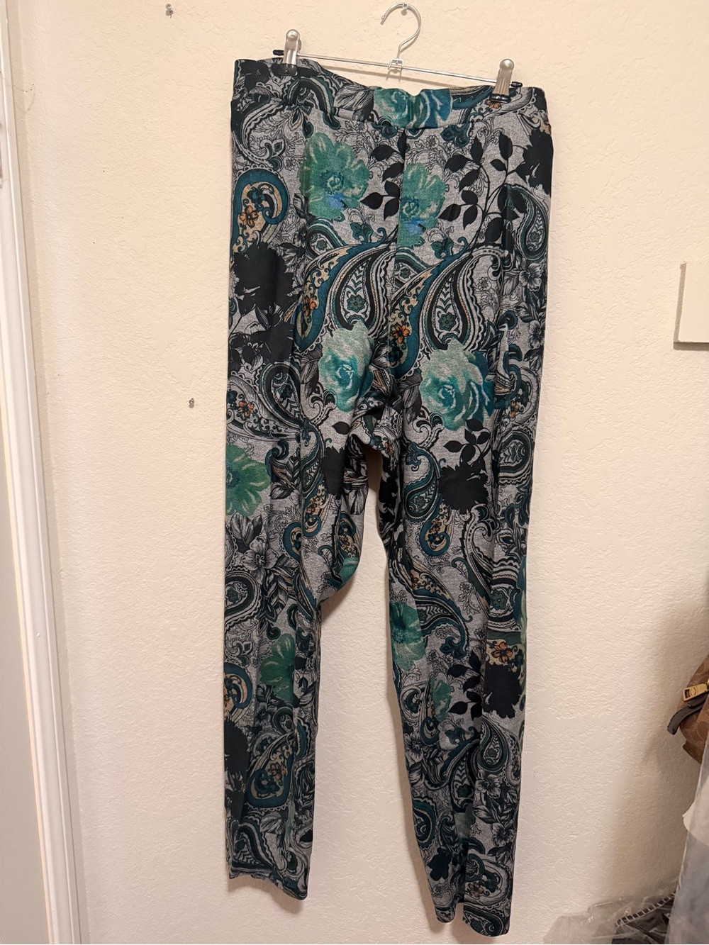 Susan Graver Teal, Black & Gray Paisley Floral Straight Leg Pants